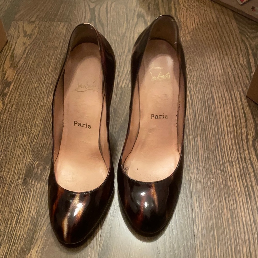 Christian Louboutin pump